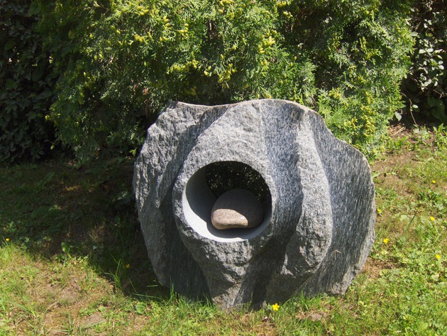 Akmens skulptūras