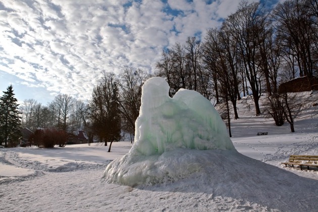 2010. gads. Ledusputns pie Bruņinieku pilskalna. Foto: Daiga Rēdmane.