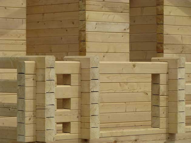 Produktion der Häuser aus dem Holzgerippe