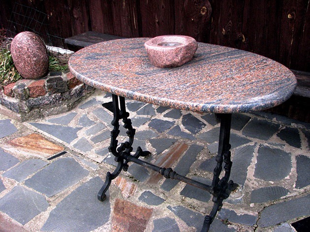 Каменные поверхности столов