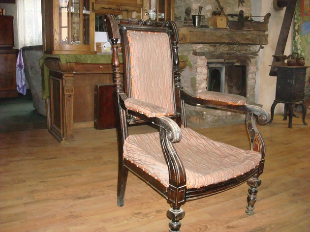 krēsls pirms restaurācijas