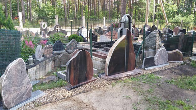 Tombstones, gravestones