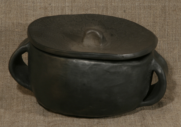 Ceramic stew dishes