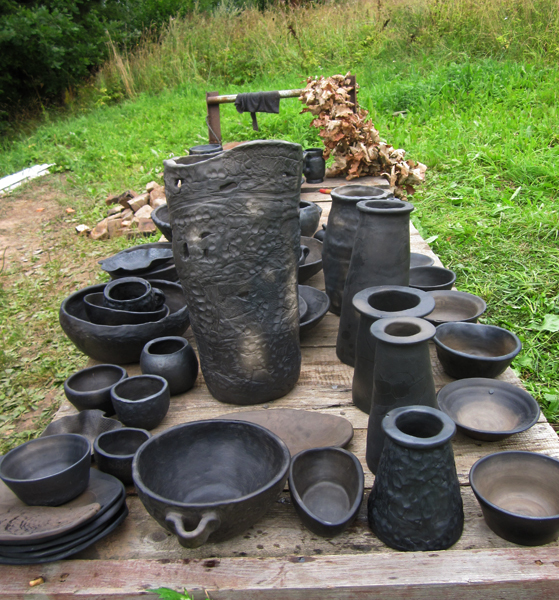 LATGALĒ.Svēpētā keramika, slāpētā keramika, melnā keramika, roku darbs, hand made, craftman, ceramica, food fired, Latvia, Kandavas keramikas ceplis