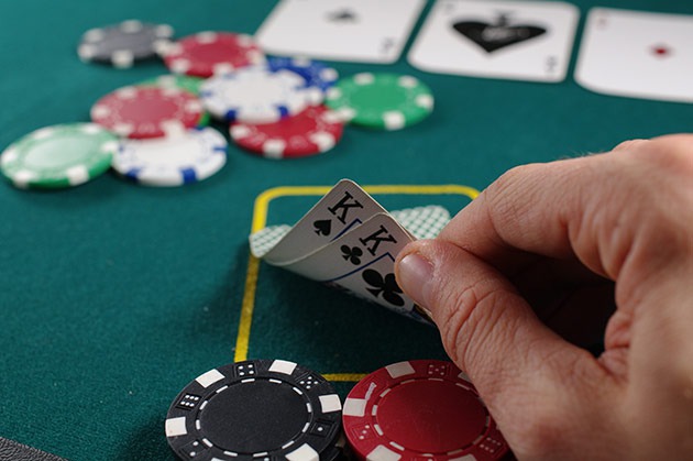 Pokera spēles kārtis un žetoni