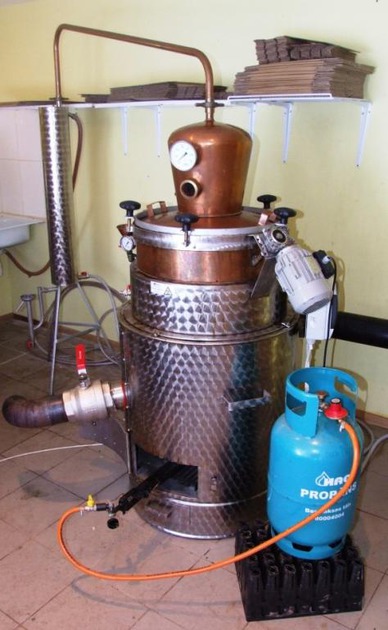 Brandvīna - vīna destilāta radīšanas aparāts.