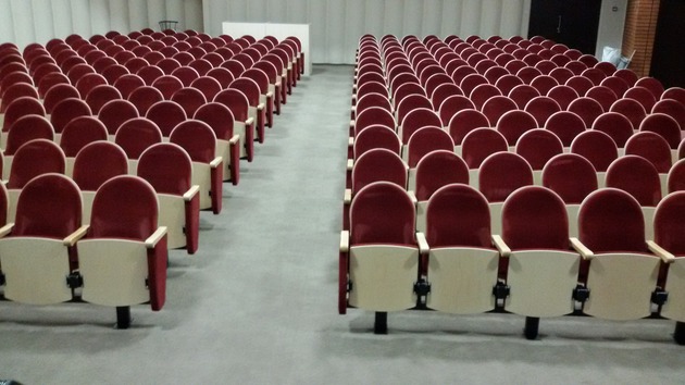 Krēsli koncertzālēm