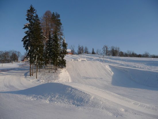 Hill skiing tracks