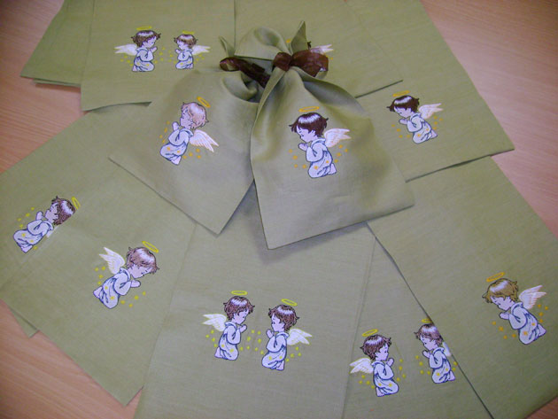 Gift packing bags