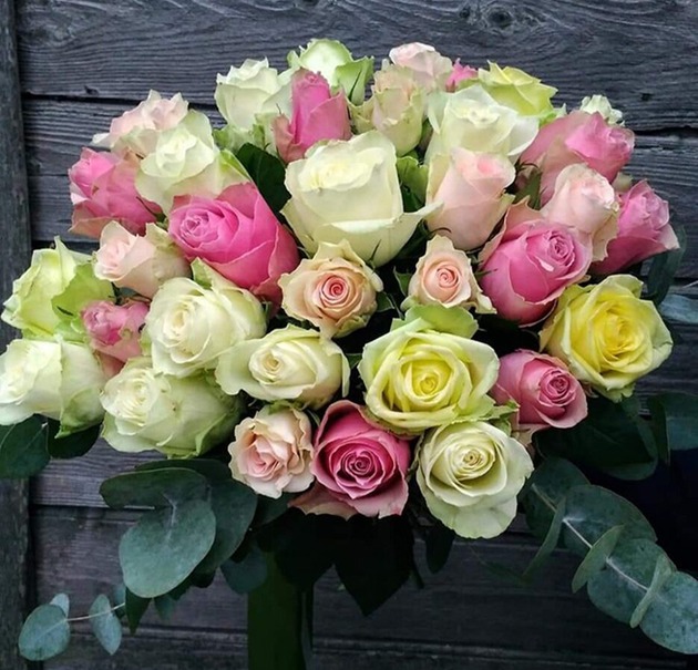 Bouquets of roses