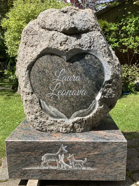 Dabīgais laukakmens.