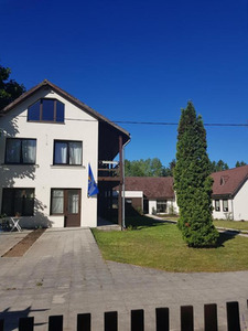 Akmens stāsti, viesu nams