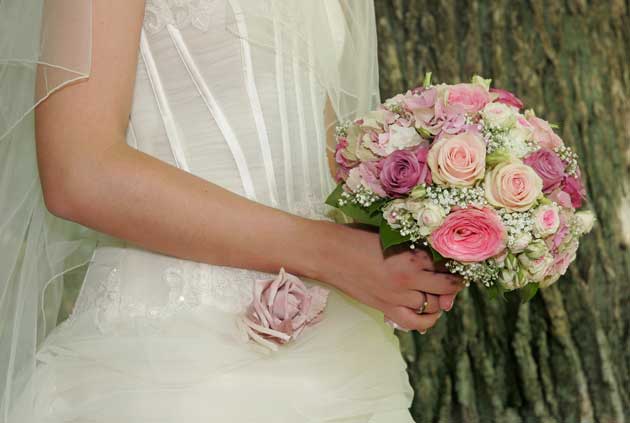 Bridal bouquet with roses and hydrangea. Author: Antra Laure