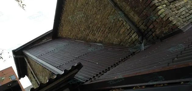 Installation of bitumen corrugated sheet roofs