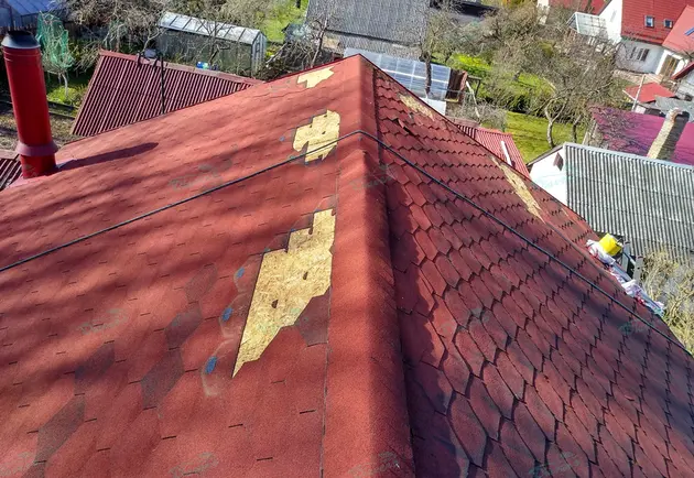 Bitumen shingle roof repair