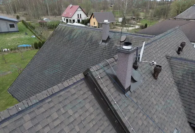 Bitumen shingle roof repair