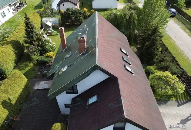 Bitumen shingle roof repair