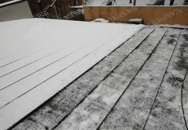 Cleaning roofs from ice, icicles