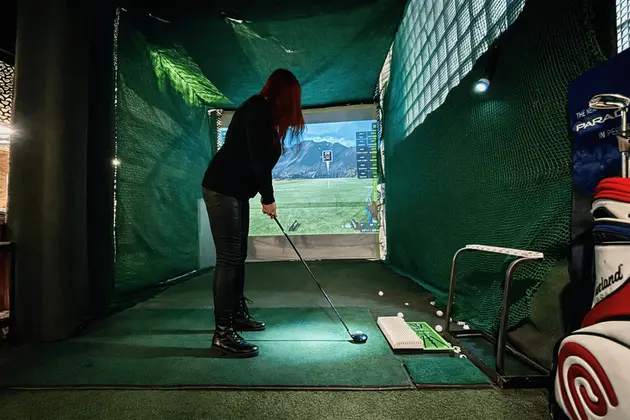 Golfa simulators telpās