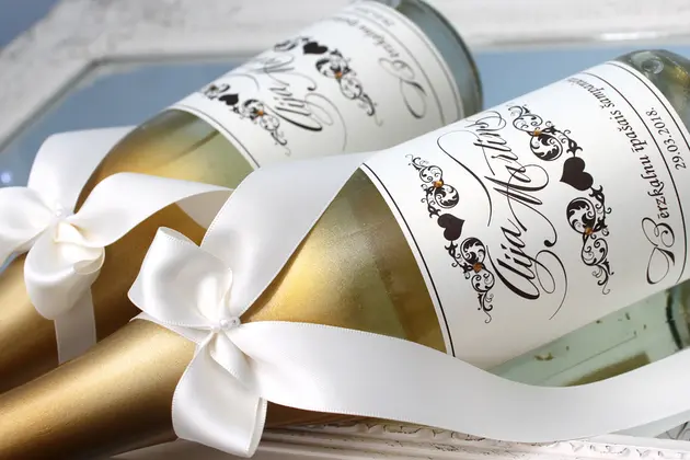 Dizainu katalogs: www.invite.lv. Pasūtīt iespējams
pa tel.: 26162047, e-mail agnese@invite.lv. Personalizēts šampanietis, Personalizētas šampanieša
pudeles, Personalizēts kāzu šampanietis, Personalizētas šampanieša pudeļu
etiķetes, Etiķetes šampanieša pudelēm, Kāzu šampanieša etiķetes, Uzlīmes
šampanieša pudelēm, Uzlīmes šampanietim, Šampanieša uzlīmes, Kāzu šampanietis, Kāzu
dekors, Kāzu dekori, Kāzu galda dekori, Kāzu galds, Kur pasūtīt šampanieša
pudeļu etiķetes?, Kur pasūtīt kāzu šampanieša uzlīmes?
