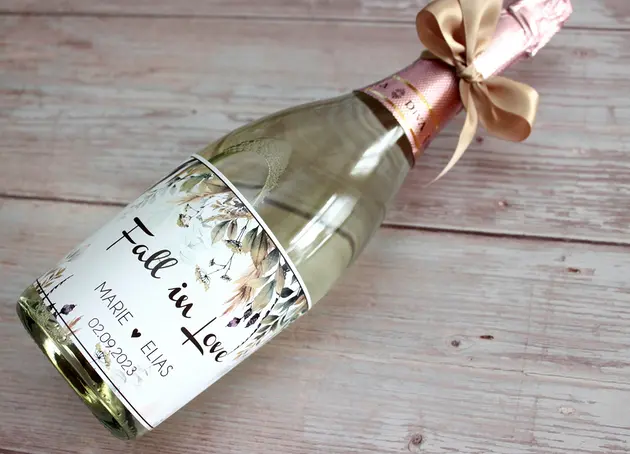 Dizainu katalogs: www.invite.lv. Pasūtīt iespējams
pa tel.: 26162047, e-mail agnese@invite.lv. Personalizēts šampanietis, Personalizētas šampanieša
pudeles, Personalizēts kāzu šampanietis, Personalizētas šampanieša pudeļu
etiķetes, Etiķetes šampanieša pudelēm, Kāzu šampanieša etiķetes, Uzlīmes
šampanieša pudelēm, Uzlīmes šampanietim, Šampanieša uzlīmes, Kāzu šampanietis, Kāzu
dekors, Kāzu dekori, Kāzu galda dekori, Kāzu galds, Kur pasūtīt šampanieša
pudeļu etiķetes?, Kur pasūtīt kāzu šampanieša uzlīmes?