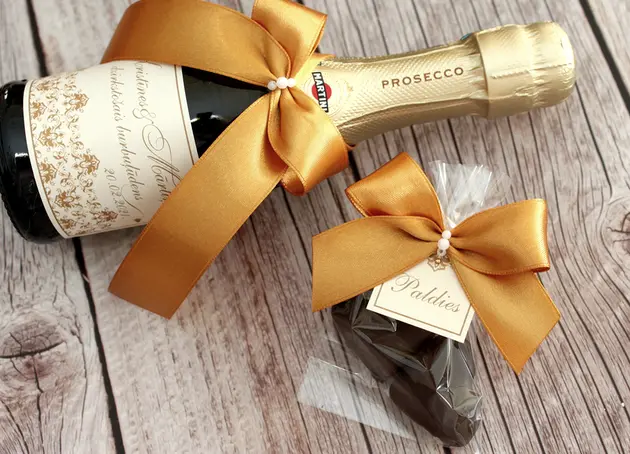 Dizainu katalogs: www.invite.lv. Pasūtīt iespējams
pa tel.: 26162047, e-mail agnese@invite.lv. Personalizēts šampanietis, Personalizētas šampanieša
pudeles, Personalizēts kāzu šampanietis, Personalizētas šampanieša pudeļu
etiķetes, Etiķetes šampanieša pudelēm, Kāzu šampanieša etiķetes, Uzlīmes
šampanieša pudelēm, Uzlīmes šampanietim, Šampanieša uzlīmes, Kāzu šampanietis, Kāzu
dekors, Kāzu dekori, Kāzu galda dekori, Kāzu galds, Kur pasūtīt šampanieša
pudeļu etiķetes?, Kur pasūtīt kāzu šampanieša uzlīmes?