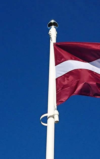 Betonarbeiten am Sockel der Fahnenmasten