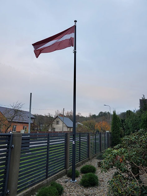 Betonarbeiten am Sockel der Fahnenmasten