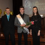 Titula "Kandavas novada Gada jaunietis 2016" ieguvējs 19-25 gadu vecuma grupā Gvido Bērziņš ar vecākiem