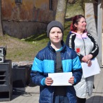 Ingus Rožinskis saņem dāvanu karti Kandavas kartingu trasē