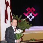 Zemītniekus Latvijas gadadienā sveica Kandavas novada domes priekšsēdētājs Normunds Štoferts.