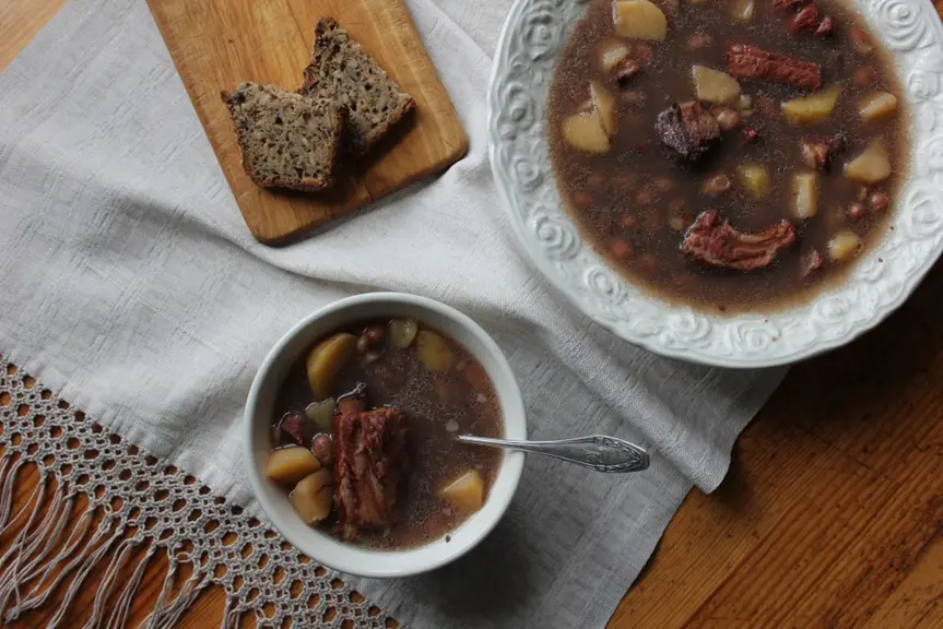 Pupiņu zupa ar žāvētu gaļu