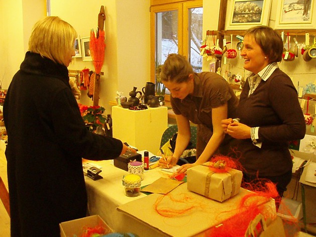 Foto www.kandava.lv&nbsp;Ziemassvētku tirdziņš, izstāde ZIEMASSVĒTKU DĀVANTIRGUS 2012