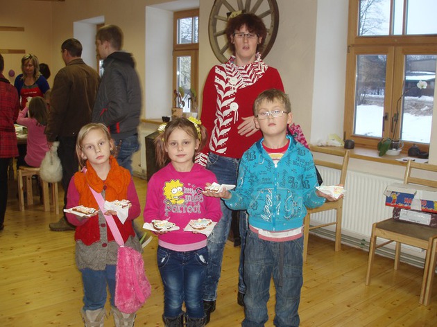 Foto www.kandava.lvZiemassvētku tirdziņš, izstāde ZIEMASSVĒTKU DĀVANTIRGUS 2012