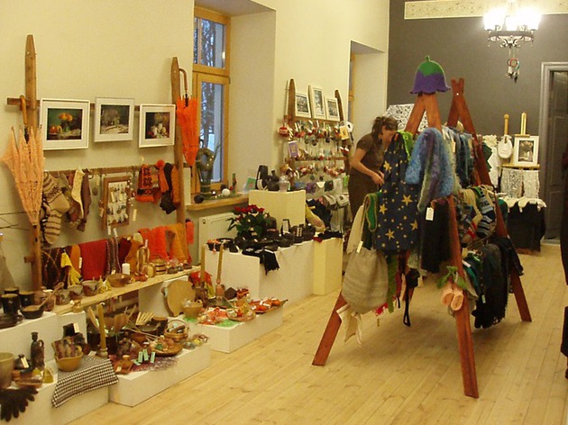 Foto www.kandava.lvZiemassvētku tirdziņš, izstāde ZIEMASSVĒTKU DĀVANTIRGUS 2012