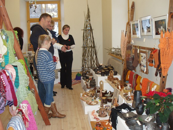 Ziemassvētku tirdziņš, izstāde ZIEMASSVĒTKU DĀVANTIRGUS 2012