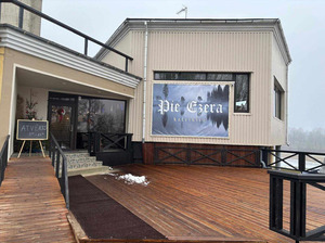 Pie ezera, kafejnīca