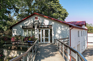 Piena sēta, konditoreja