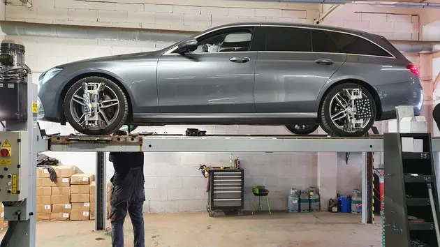 Auto savirzes regulēšana