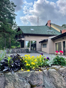 Rojas pērle, viesnīca