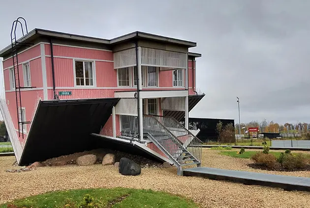 Apgāztā māja - Igaunija Tartu