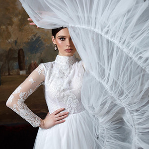 TO THE MOON AND BACK, kāzu salons