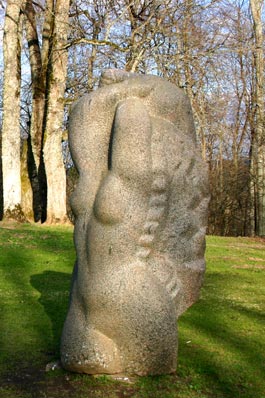 https://viss.lv/dati/turaida/akmens-skulptura.jpg