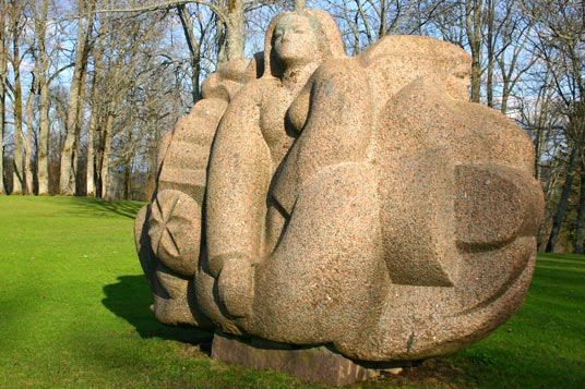https://viss.lv/dati/turaida/tautadzeismu-akmens-skulpturu-parks.jpg