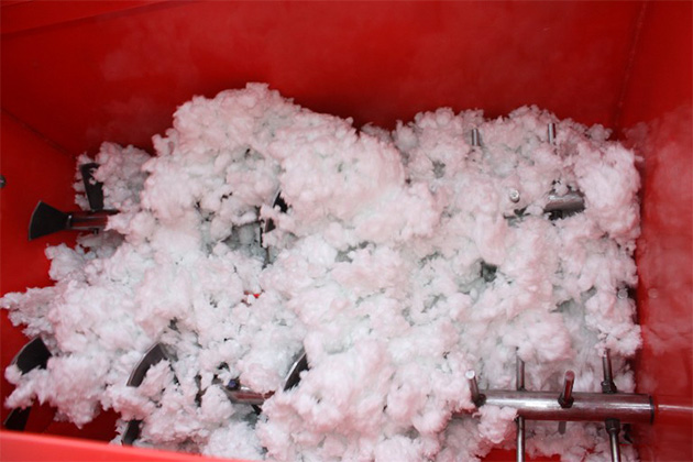 Laying mineral wool