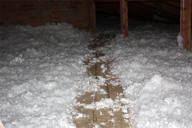 Laying mineral wool