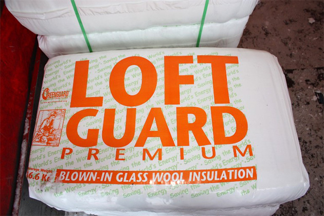 Laying mineral wool