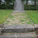Piemiņas akmens pie Vānes luterāņu baznīcas