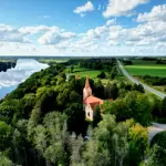 guntis-baiba-aizkraukles-sena-luteranu-baznica.webp