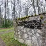 skriveru-dendrologiskais-parks-ieeja.webp